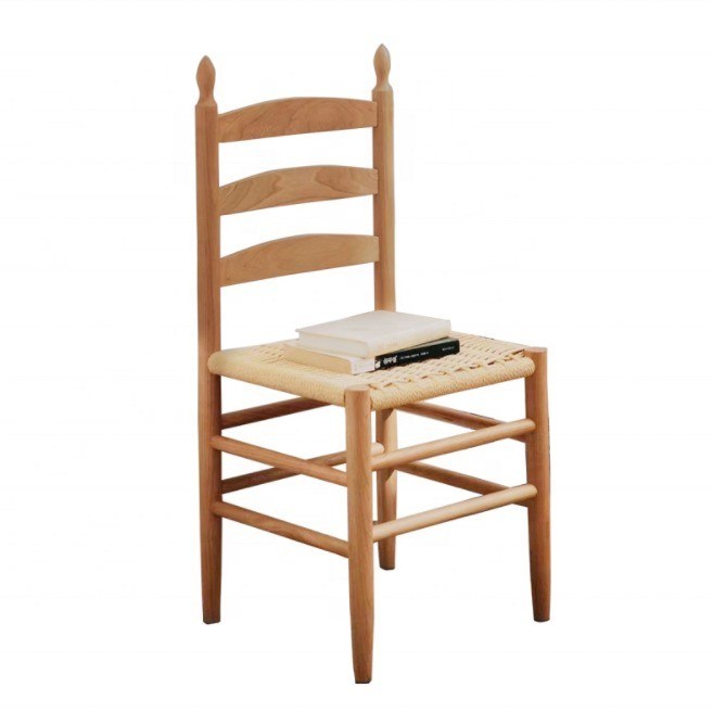 로프 좌석이 있는 단단한 목재 식탁 의자 형태와 기능의 완벽한 조합